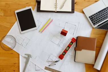 Planlarla çalışan Mühendis ve Mimar, Mühendis Mimarlar ve İç mimari