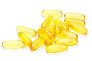 e vitamini balık yağı kapsül üzerinde izole beyaz arka plan