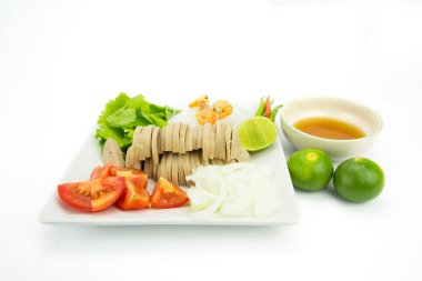 Beyaz arka plan üzerinde izole Tay salatası madde