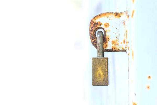 Closeup roestig vergrendelen — Stockfoto