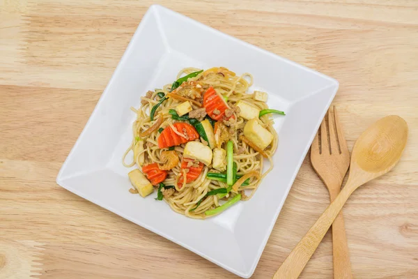 Stir-fried noodles, Chinese style — Stock Photo, Image