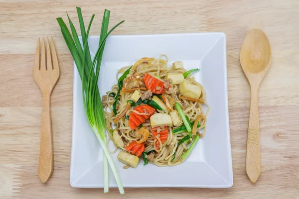 Stir-fried noodles, Chinese style — Stock Photo, Image