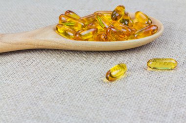 E vitamini balık yağı çuval kumaş üzerine