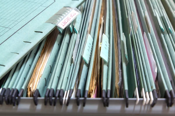 Carpetas de archivo en un archivador — Foto de Stock