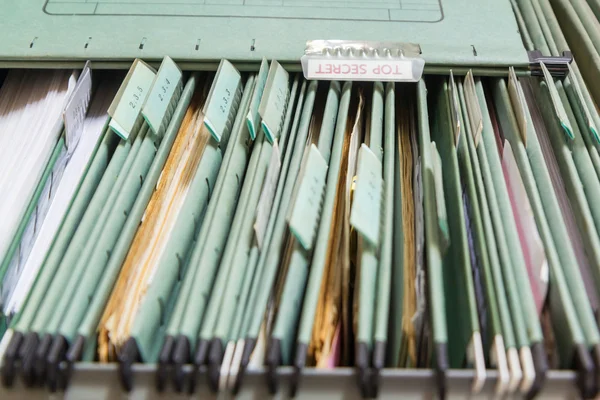 Carpetas de archivo en un archivador — Foto de Stock