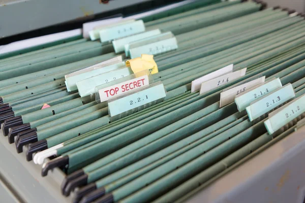 Carpetas de archivo en un archivador — Foto de Stock