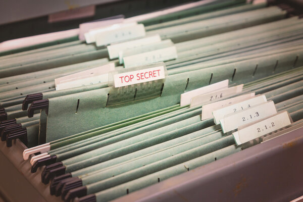 Файловые папки в шкафу
