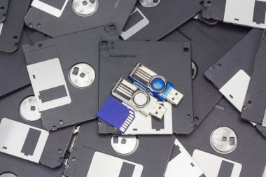 USB flash bellek, Sd Kart ve sarkık yuvarlak yüzey