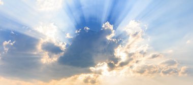 ışık huzmesi bulutlar