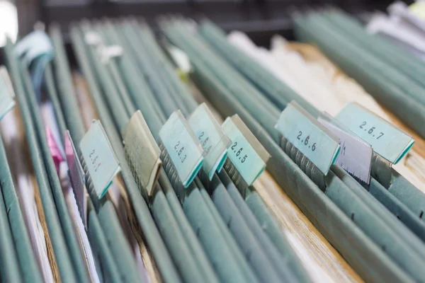 Carpetas de archivo en un archivador —  Fotos de Stock