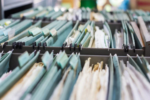 Carpetas de archivo en un archivador — Foto de Stock