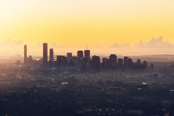Vista del amanecer de la ciudad de Brisbane desde Mount Coot-tha. Queenslan. — Foto de Stock