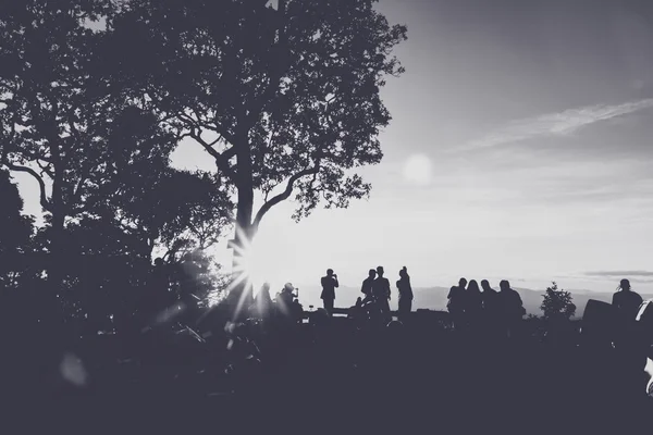 Personas que se divierten al atardecer, Efecto Vintage —  Fotos de Stock