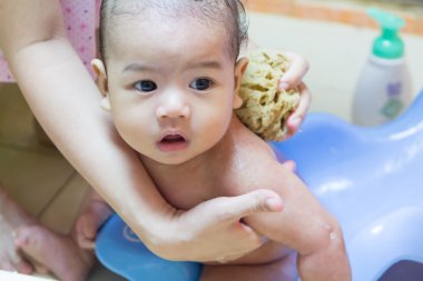 Anneler ellerde banyo bebek kadar kapatın