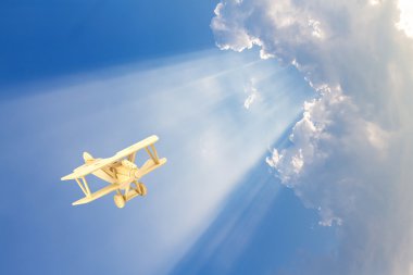 Ahşap uçak model gökyüzünde