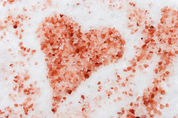 スパの背景 大きな塩結晶の中心の図 バレンタインの日のための自然なフォン コピースペース トップ表示 — ストック写真