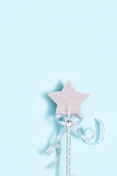 Brillante Brillante Estrella Sobre Fondo Azul Con Espacio Copia Estrella —  Fotos de Stock