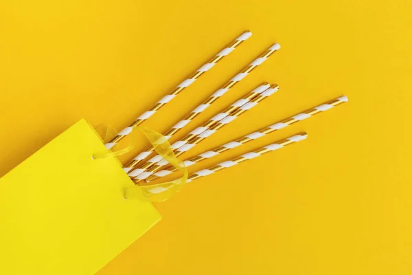 Composição Amarela Close Com Palhas Papel Para Coquetel Dentro Pacote — Fotografia de Stock