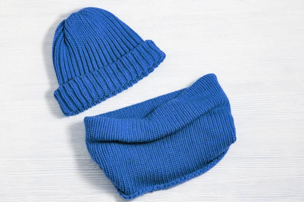 Strickkleidung Aus Wolle Blaue Mütze Und Schal Warme Winterkleidung Für — Stockfoto