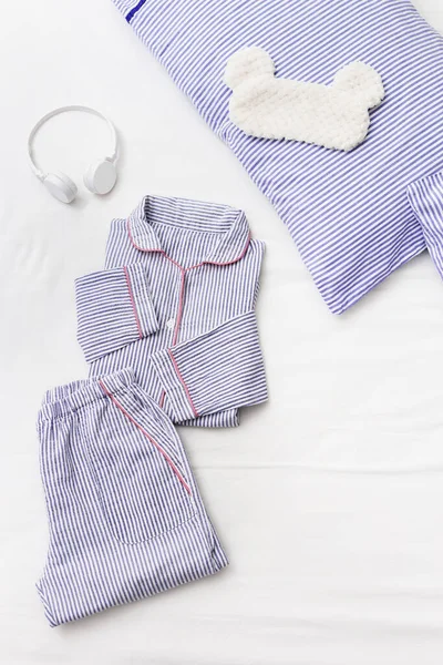 Pijamas Rayas Cómodo Traje Algodón Para Dormir Máscara Para Dormir —  Fotos de Stock