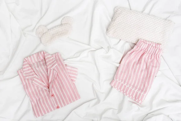 Спальная Одежда Сна Розовая Пижама Полосками Рубашкой Шортами Спящая Маска — стоковое фото