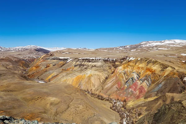 Fantastyczny Krajobraz Górski Jasnymi Przejściami Kolorów Błękitne Czyste Niebo Miejscu — Zdjęcie stockowe