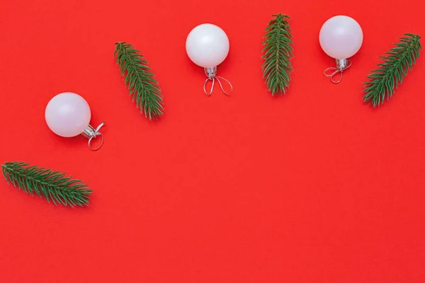 Cartão Mínimo Saudação Ano Novo Com Bolas Vidro Branco Galhos — Fotografia de Stock