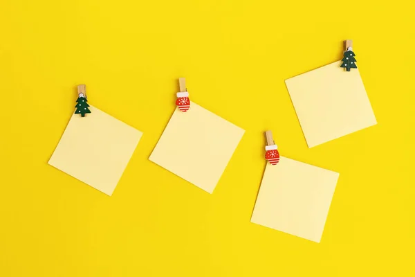 Amarelo Notas Memorando Papel Decorado Árvore Natal Lembrete Quadrado Pegajoso — Fotografia de Stock