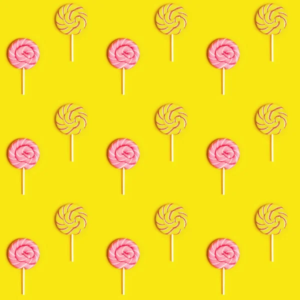 Seamless Pattern Sweet Candy Lollypops Stripes Stick Yellow Paper Background — Stock Photo, Image