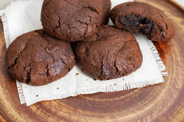 Biscuits Chocolat Sur Plaque Argile Biscuits Ronds Savoureux Fermer Vue — Photo