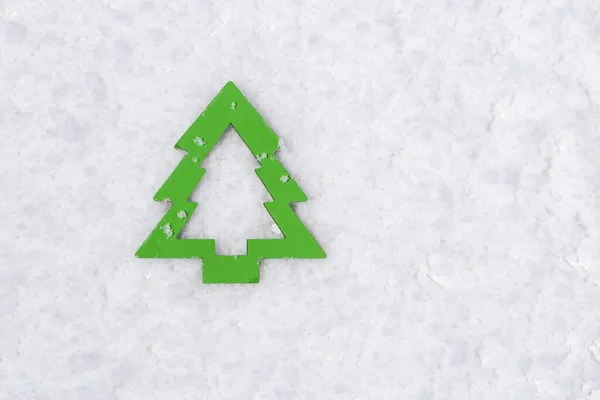 Деревянный Зеленый Символ Елки Снежном Фоне Минимальный Стиль Поздравительная Открытка — стоковое фото