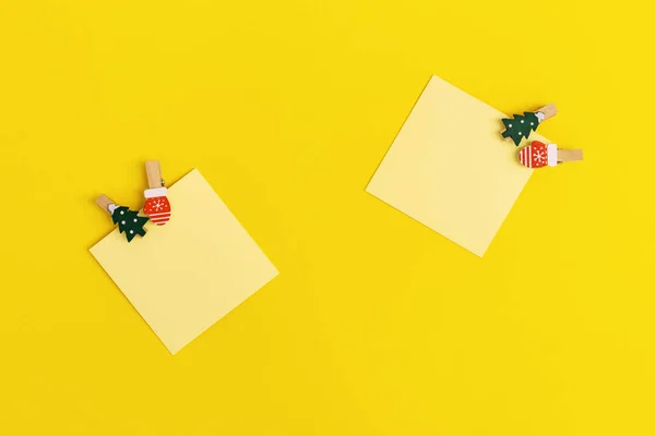 Amarelo Notas Memorando Papel Decorado Árvore Natal Lembrete Quadrado Pegajoso — Fotografia de Stock