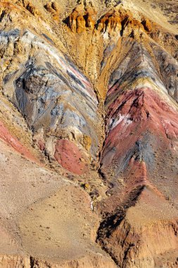 Altai dağlarında doğal renkli doku, Mars 2, Altai Cumhuriyeti, Rusya. Renkli tepeler, doğa çevresi. Mars 'a yakın olmayan manzaralar.