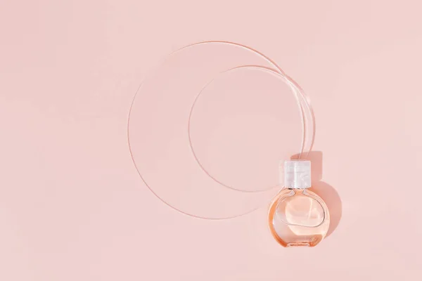 Producto Cosmético Botella Plástico Transparente Con Discos Circulares Vidrio Hermosas —  Fotos de Stock