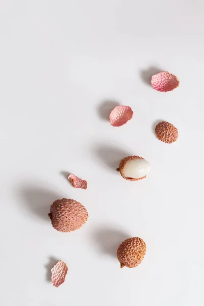 Frische Litschi Früchte Auf Hellem Hintergrund Minimales Obst Und Sommerkonzept — Stockfoto