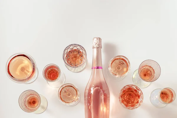 Viele Gläser Rosenwein Und Flasche Sekt Rosa Wein Draufsicht Leichtes — Stockfoto