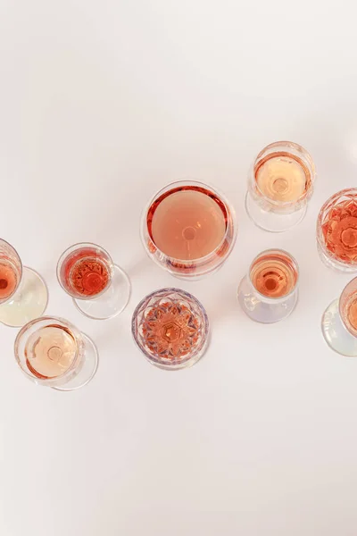 Verschiedene Gläser Rosenwein Oder Champagner Süß Und Trocken Draufsicht Leichtes — Stockfoto