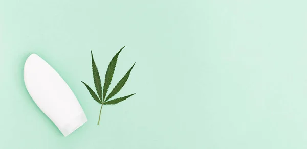 Cannabis Schönheitsprodukte Die Natürliche Inhaltsstoffe Pflanzlichen Ursprungs Enthalten Glas Mit — Stockfoto