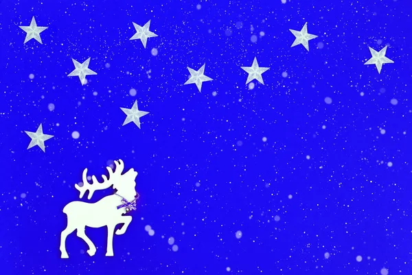 White Wooden Figure Deer Big Horns Starry Sky Snow Falling — ストック写真