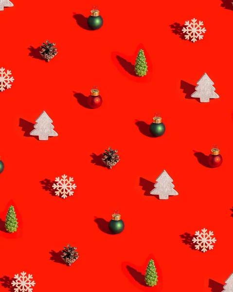 Weihnachtliches Layout Mit Natürlichen Dekorationen Hölzerner Schneeflocke Und Weihnachtsbaum Tannenzapfen — Stockfoto