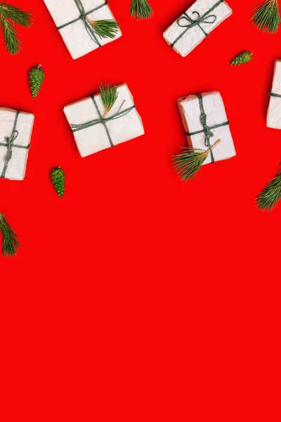 Cajas Regalo Navidad Envueltas Papel Con Cuerda Verde Decorada Con —  Fotos de Stock