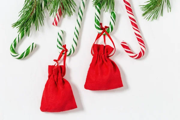 Presente Ano Novo Presente Natal Saco Surpresa Vermelho Bengalas Doces — Fotografia de Stock