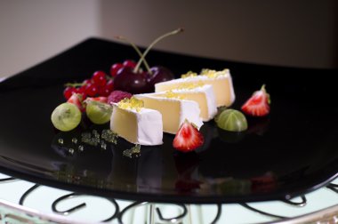 Camembert with honey caviar and fresh berries