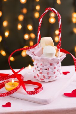 Sepet içinde marshmallow