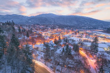 Nelson, M.Ö. 'de güzel bir kar manzarası var. British Columbia, Kanada 'nın Batı Kootenays bölgesindeki Gyro Park gözcülerinden..
