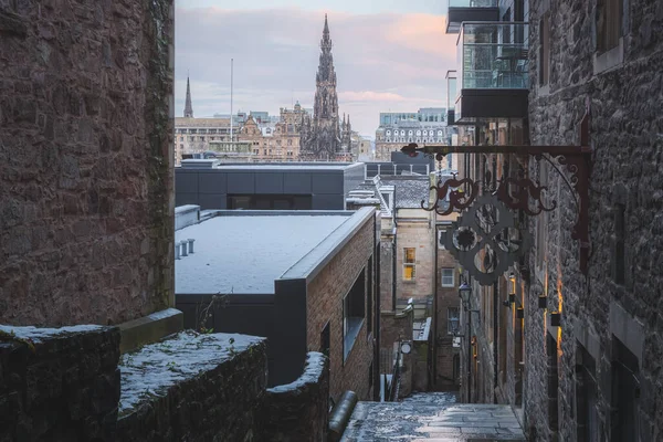 View Advocate Close Out Princes Street Edinburgh Scott Monument December — Stock Photo, Image