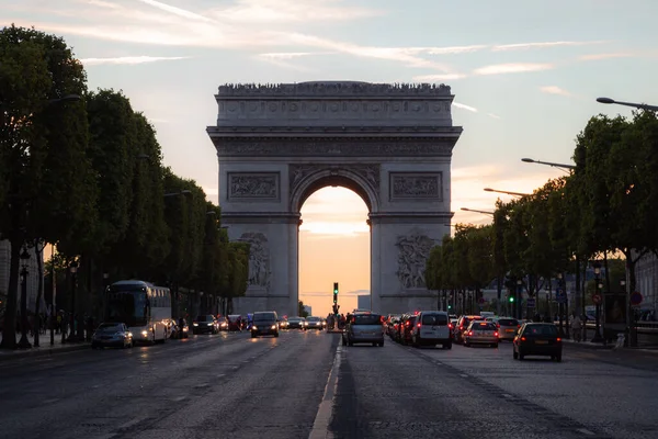 Motor Traffic Champs Elysees Famous Landmark Arc Triomphe Summer Evening — Stock Photo, Image