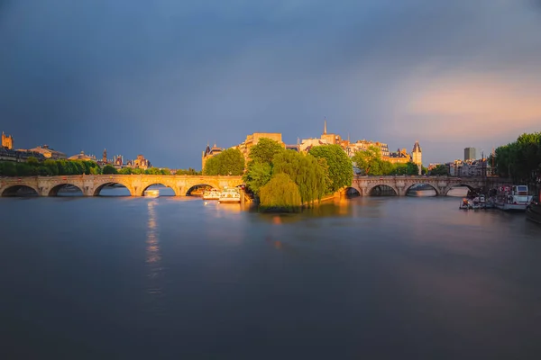 Der Historische Pont Neuf Über Der Seine Auf Der Ile — Stockfoto