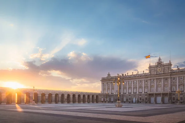 Solstrålar Skiner Genom Valv Som Solen Går Ner Royal Place — Stockfoto