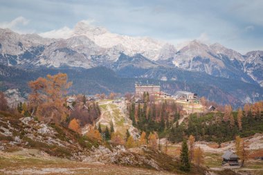 Slovenya Alpleri 'nin Ukanc' taki Vogel Kayak Tepesi manzarası.